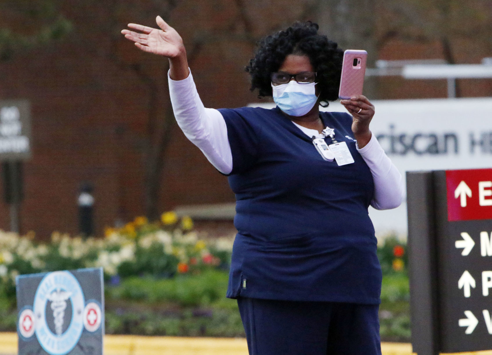 Gallery: First responders recognize Hammond health care workers